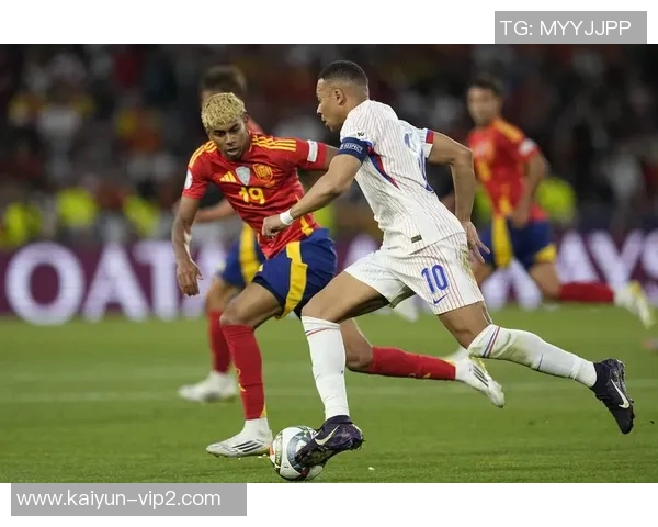 飞跃绿茵如风疾驰 球场神迹尽展姆巴佩英姿